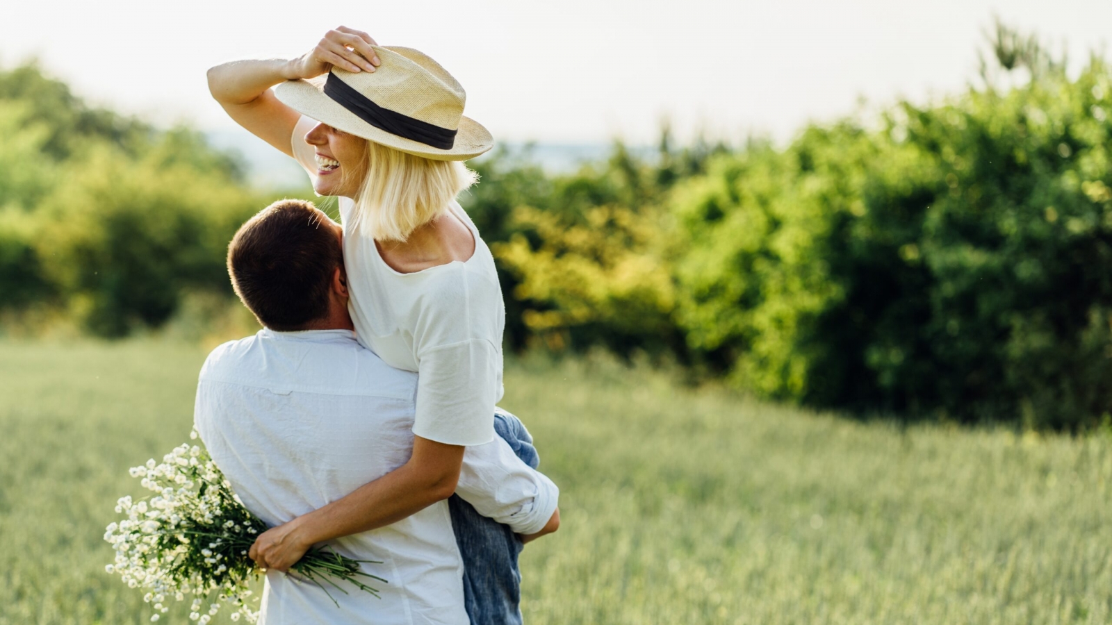 Summer,Lifestyle,Concept.,Young,Couple,Resting,In,Field,With,Wild